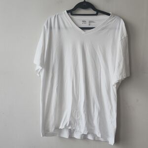 Classic White V-Neck Short Sleeve Tee New Without Tag
